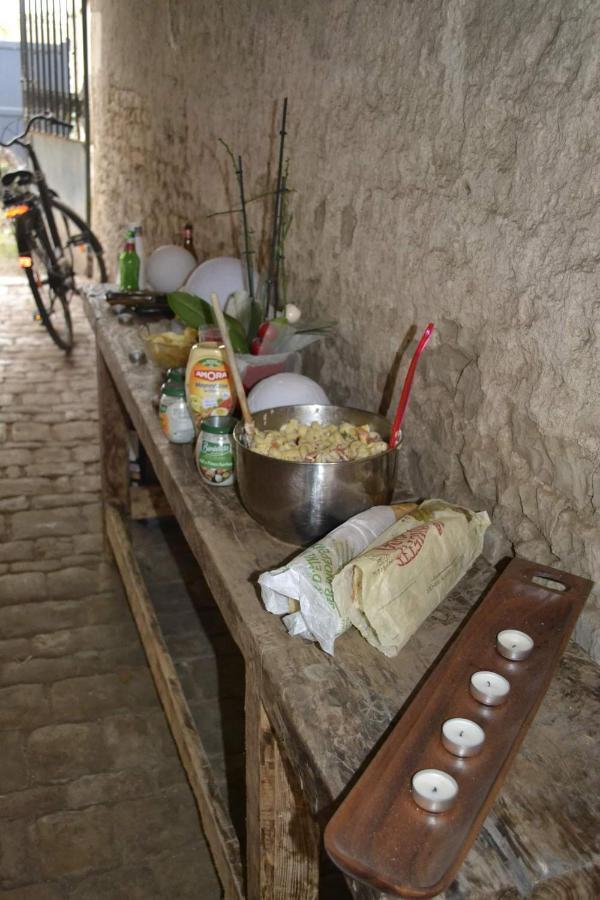 Bed and Breakfast Grande Chambre D'Hote Pour 4 A 5 Personnes Chef-Boutonne Exterior foto