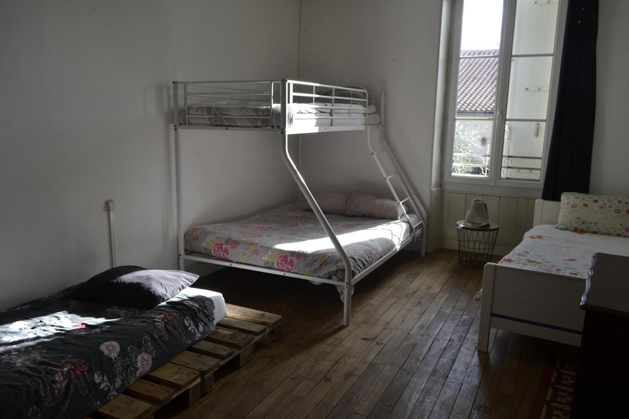 Bed and Breakfast Grande Chambre D'Hote Pour 4 A 5 Personnes Chef-Boutonne Exterior foto